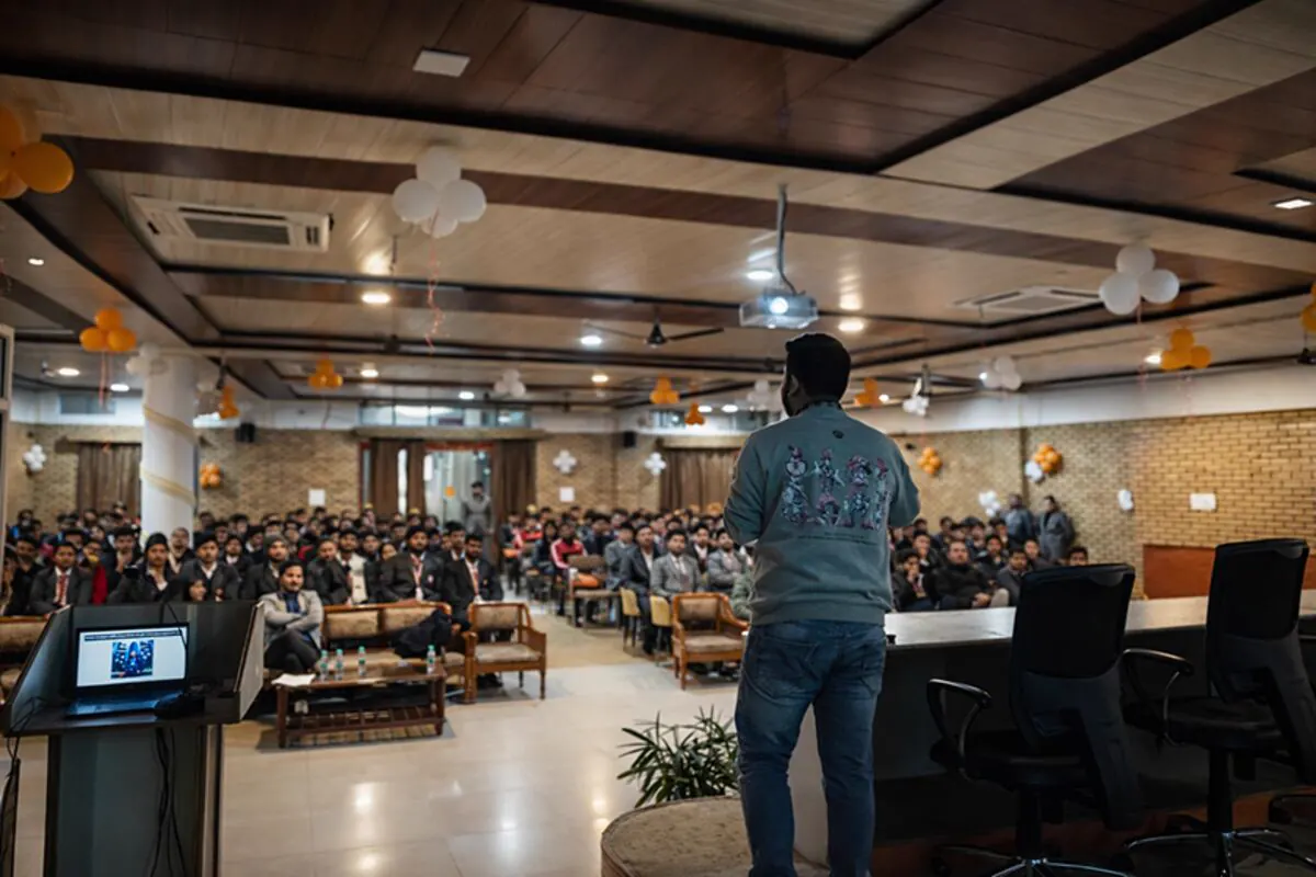 300+ live audience in Delhi